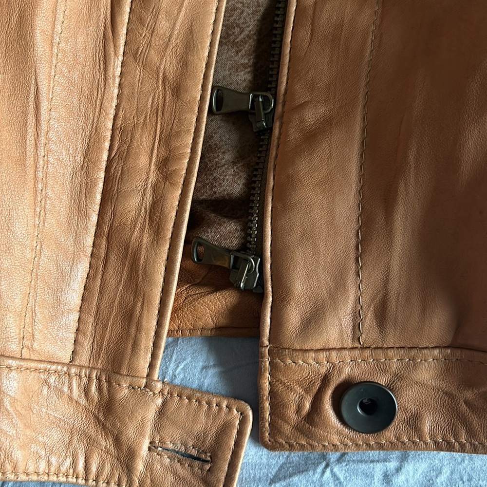 Leather jacket - Picture 6 of 10